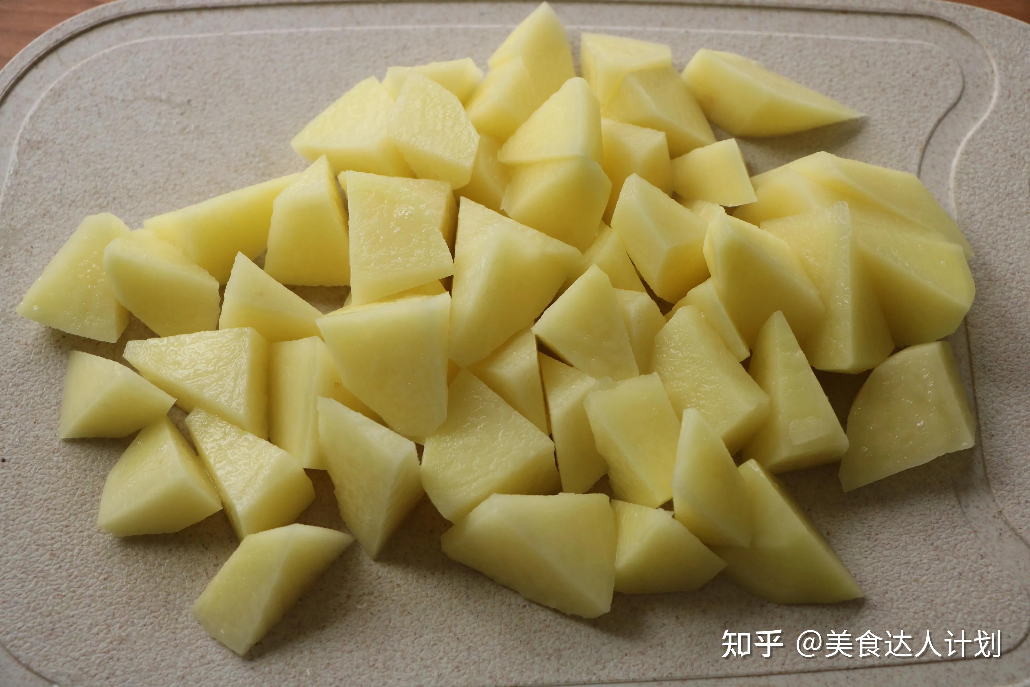土豆简单做一做当饭又当菜软烂入味入口即化比红烧还过瘾