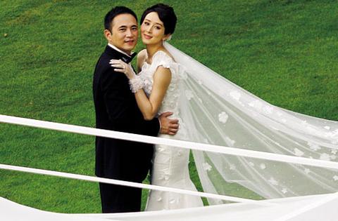 胡静毕业于中戏,和章子怡,秦海璐,刘烨,梅婷等是老同学,胡静169厘米的