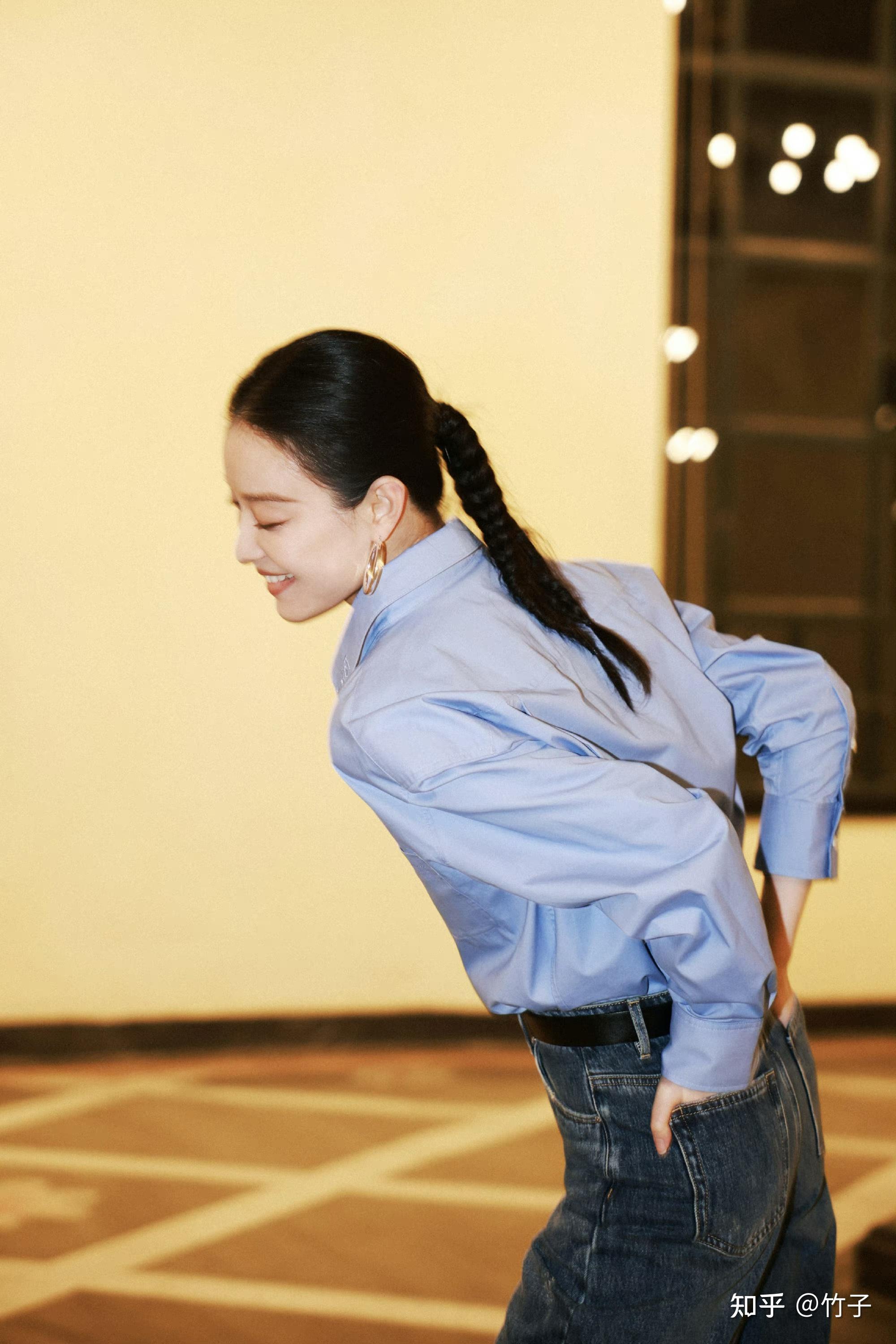 倪妮最新穿搭基础单品也可以这么有型又盐又甜又酷又飒好美