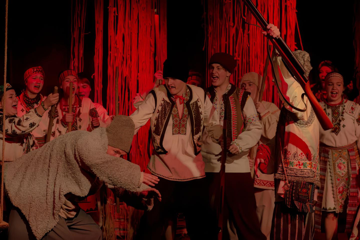 蒂穆尔剧院上演根据莱西亚·乌克兰因卡作品改编的剧目《玛芙卡》