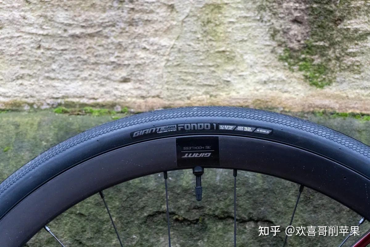 2024骑行指南678评论捷安特次顶级耐力公路自行车giantdefyadvanced