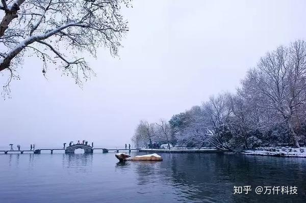 杭州下雪是真的美斷橋殘雪西湖美景