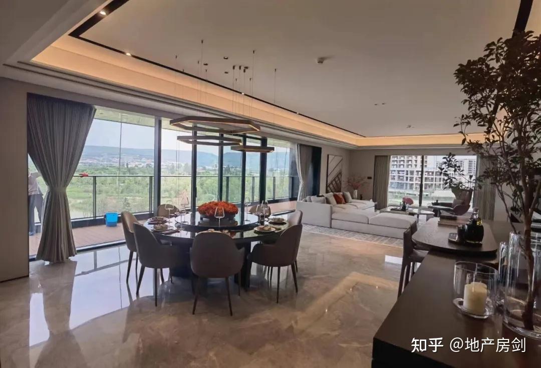 约270㎡起,又一大平层亮相!西安进入“4万+”豪宅时代! - 知乎