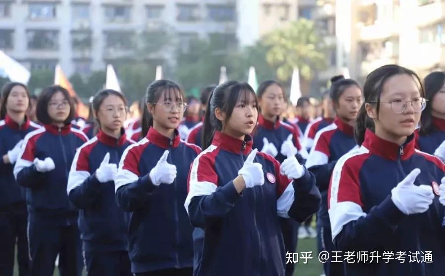 如果學生上學必須穿校服你支持嗎重慶各大中學校服大對比