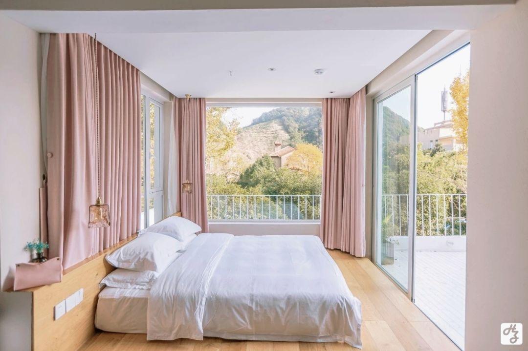 睡进莫干山首家法式甜品民宿丨270露台星空房观星赏月小森林开party共