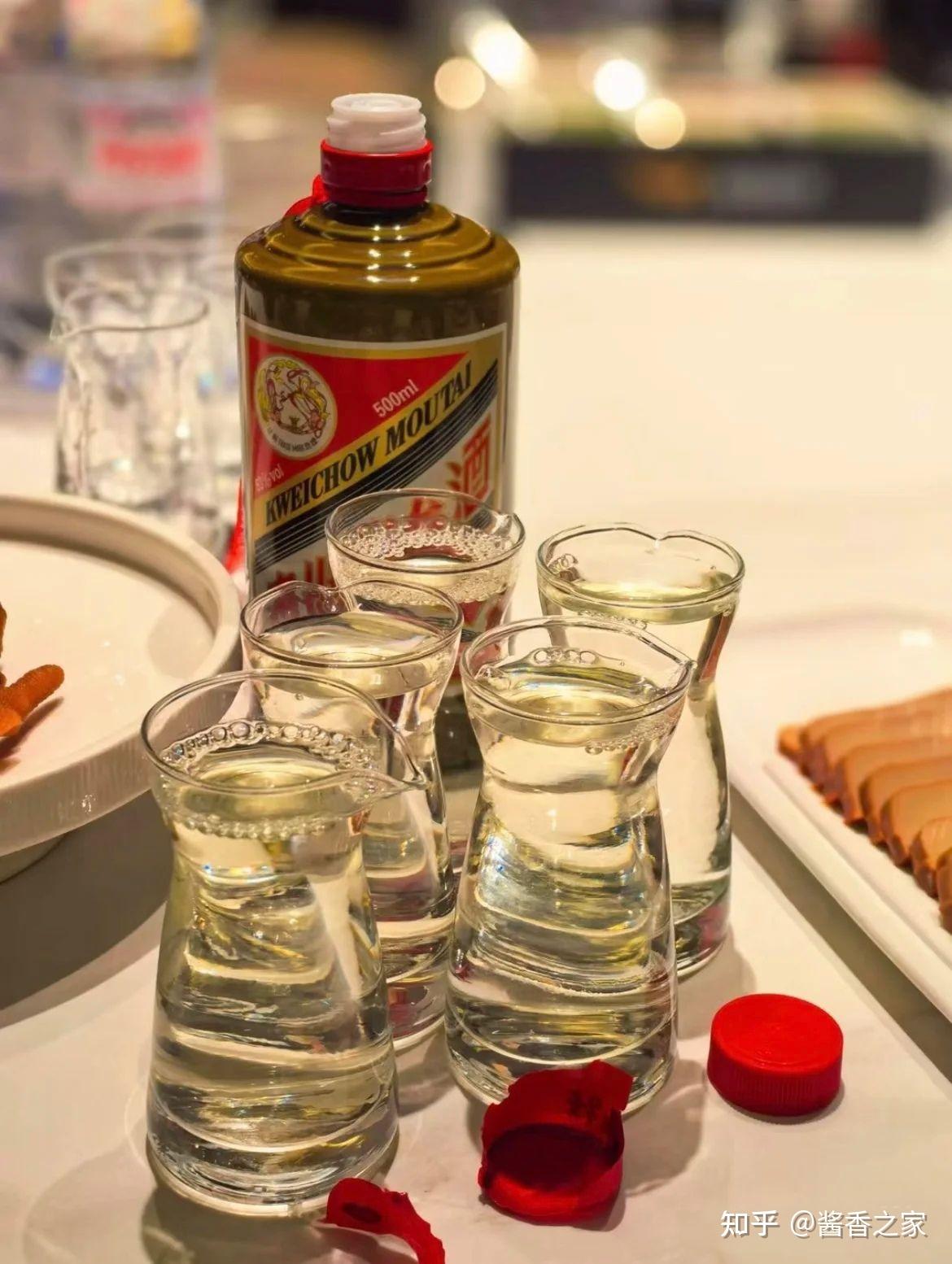 茅台酒厂员工喝酒怪象嘴上虽说茅台酒好但自己喝从不选择品牌酒