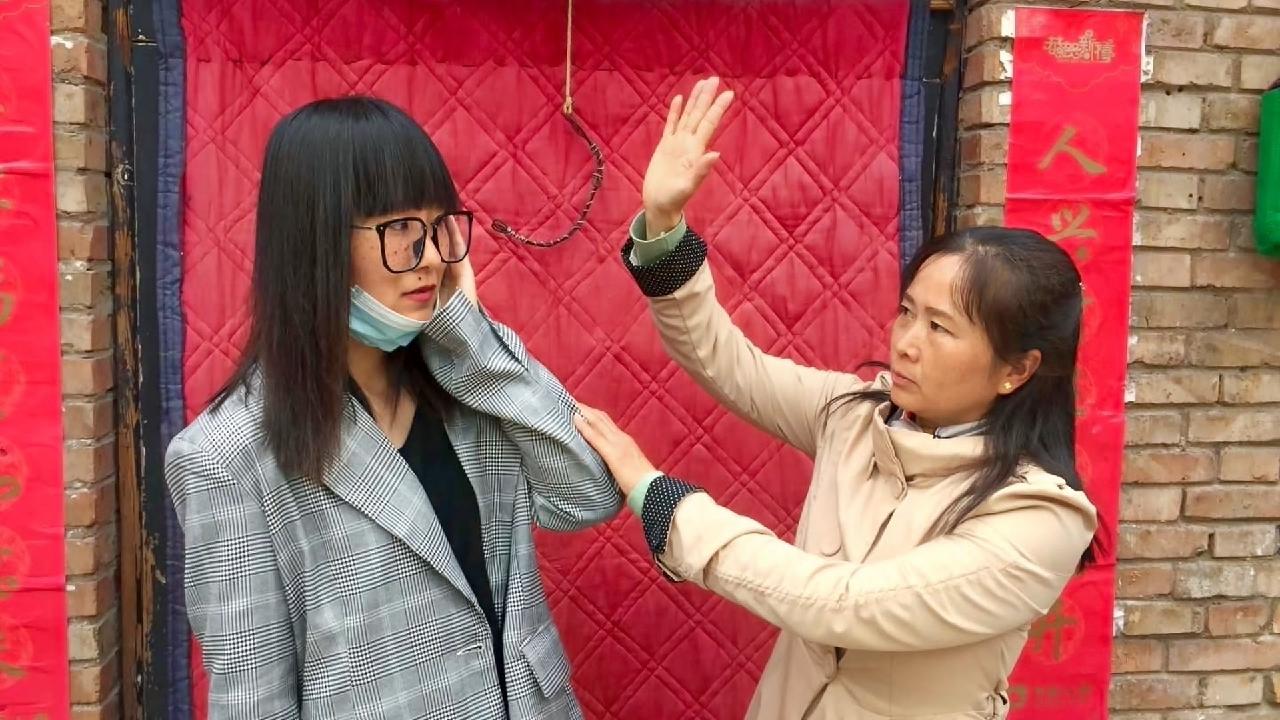 女子跟踪丈夫竟遭受大姑姐欺负结局太解气