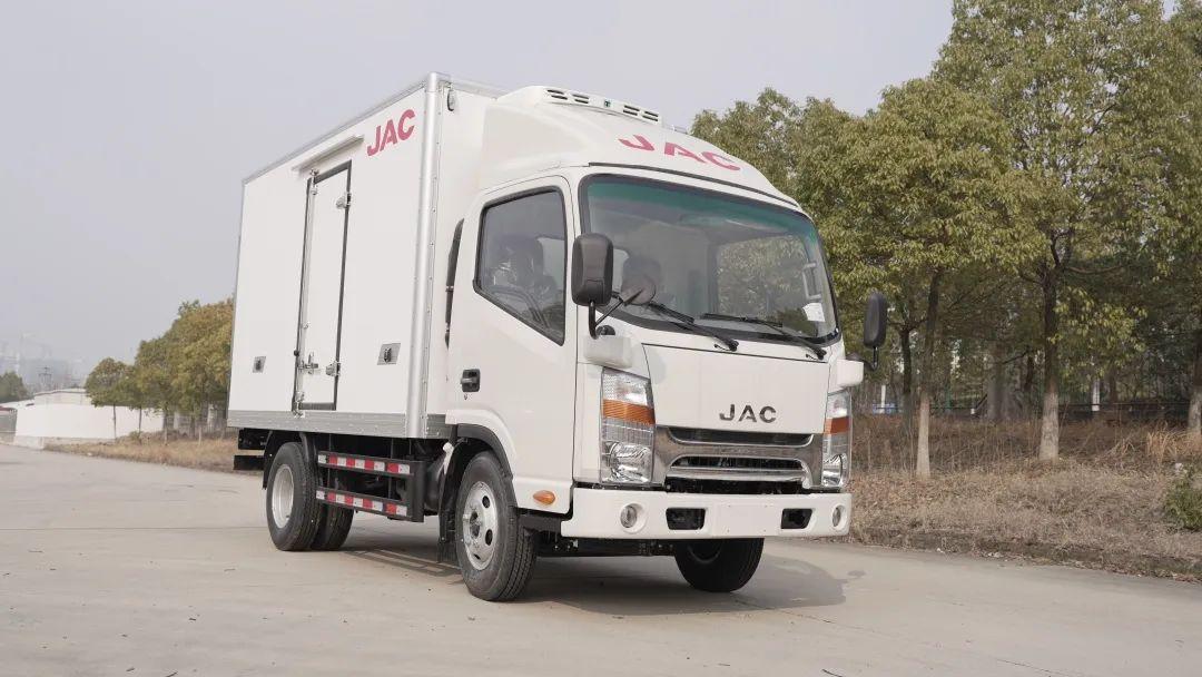 jac冷藏车批量交付约旦大客户