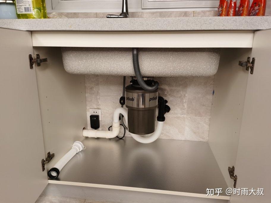 先簡單介紹一下這個市場的玩家:愛適易是全球最大垃圾處理器品牌,主要