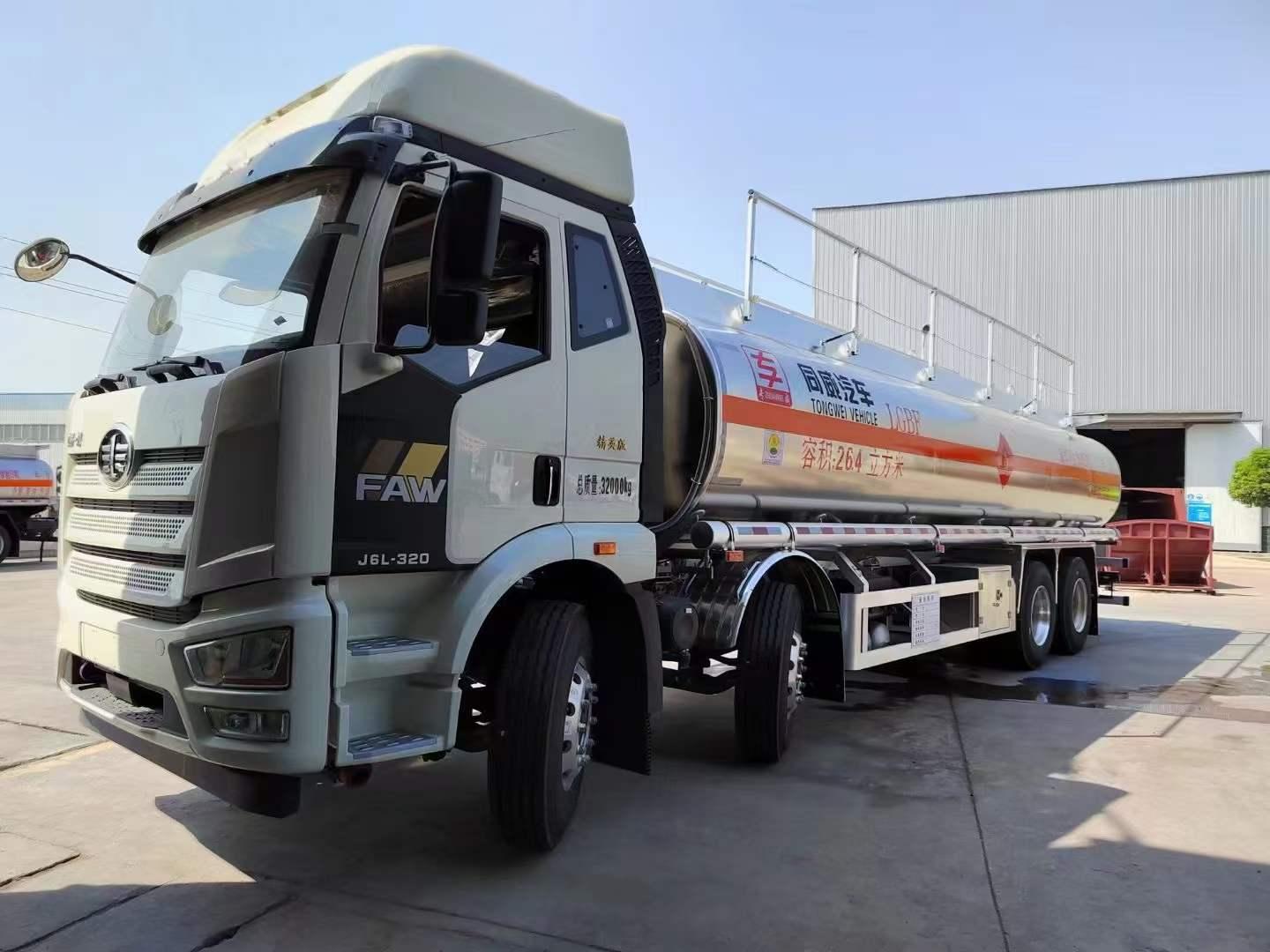 一汽解放前四后八油罐车