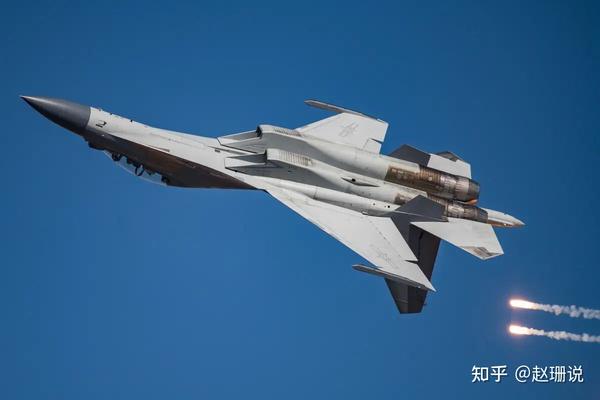 歼16飞行员讲述拦截外机经历,双方距离仅几百米,相当于拿枪互指 - 知乎