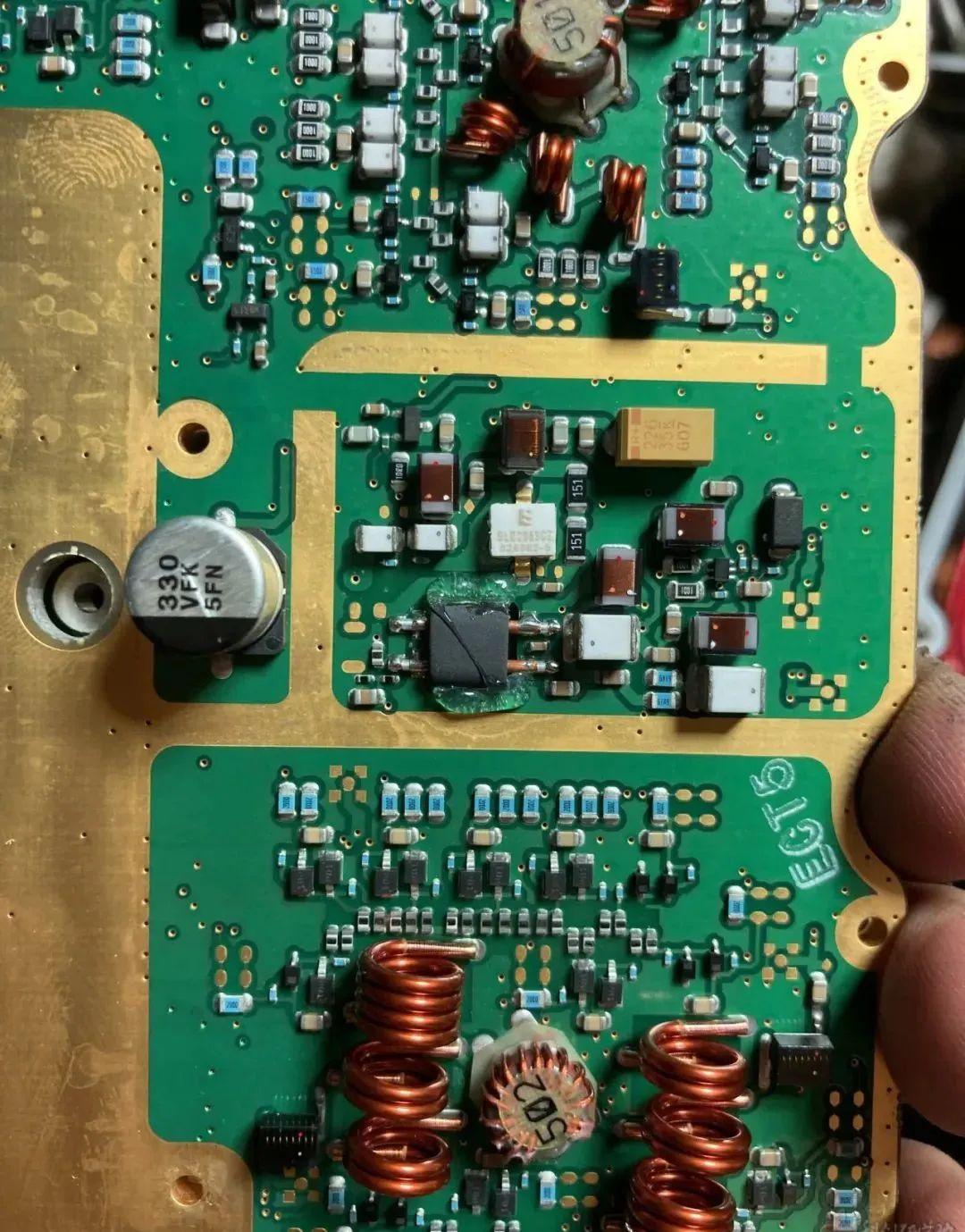 拆了一个美军电台PRC-148 JEM和配套车载功放AN/VRC-111，设计不是一般复杂！ - 知乎