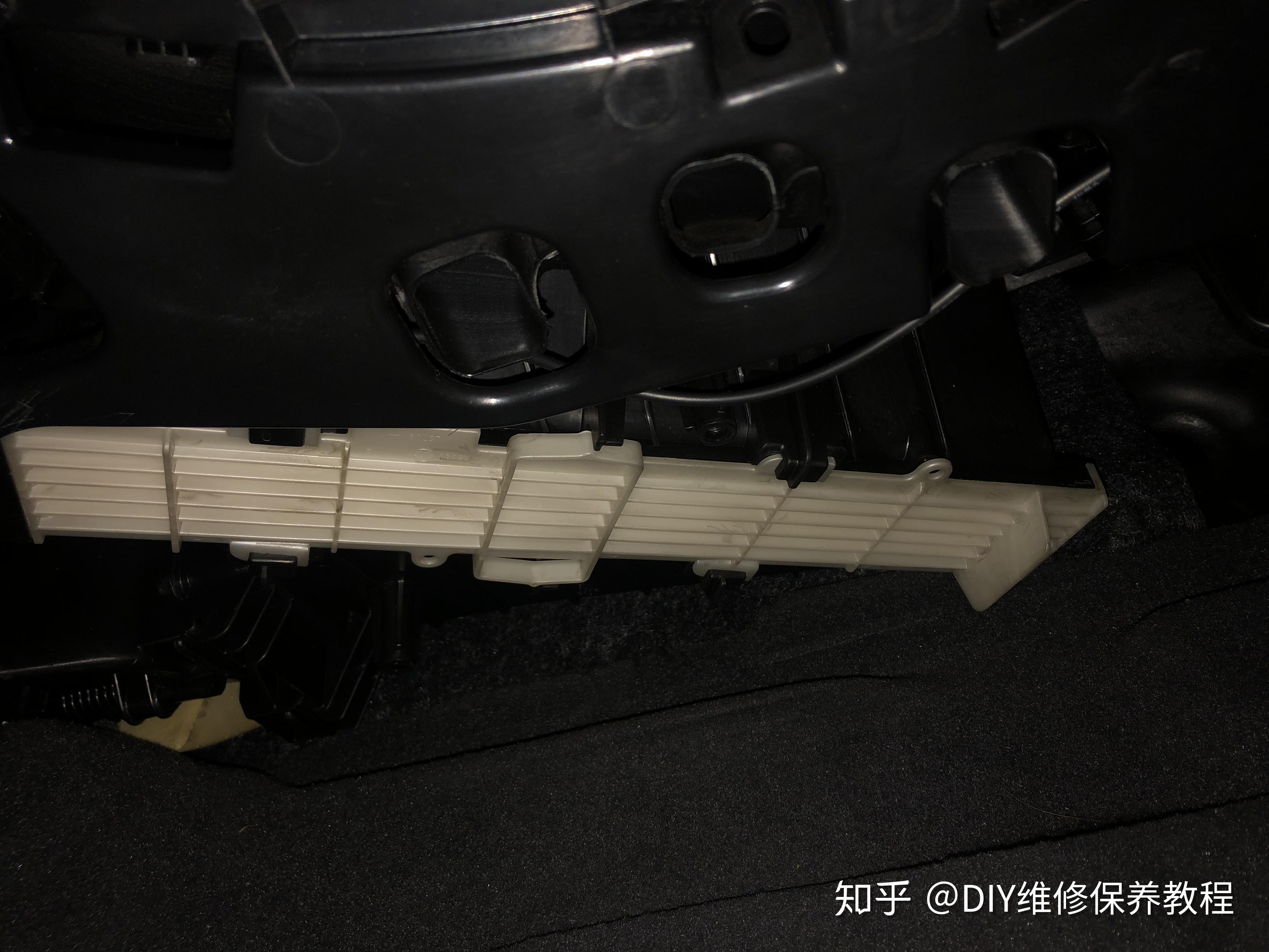 教你自己动手更换奥迪a4空调滤芯