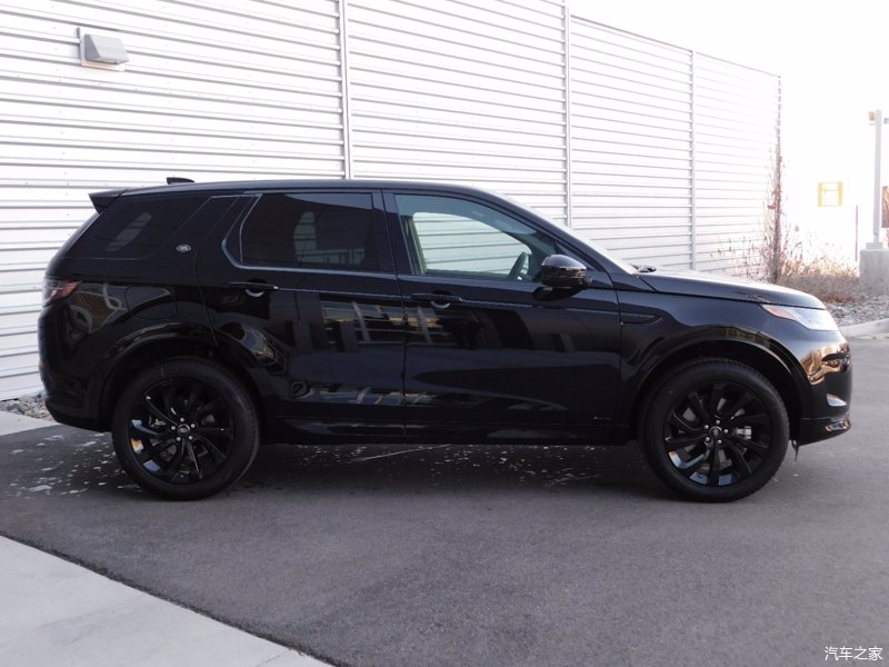 路虎发现运动版豪华suv黑武士更显霸气