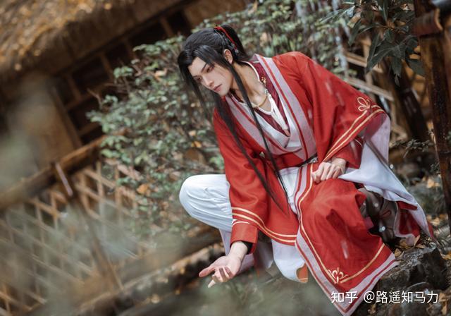 《天官赐福》颜值超高的cos,希小白非常敬业,这个花城真好看! - 知乎