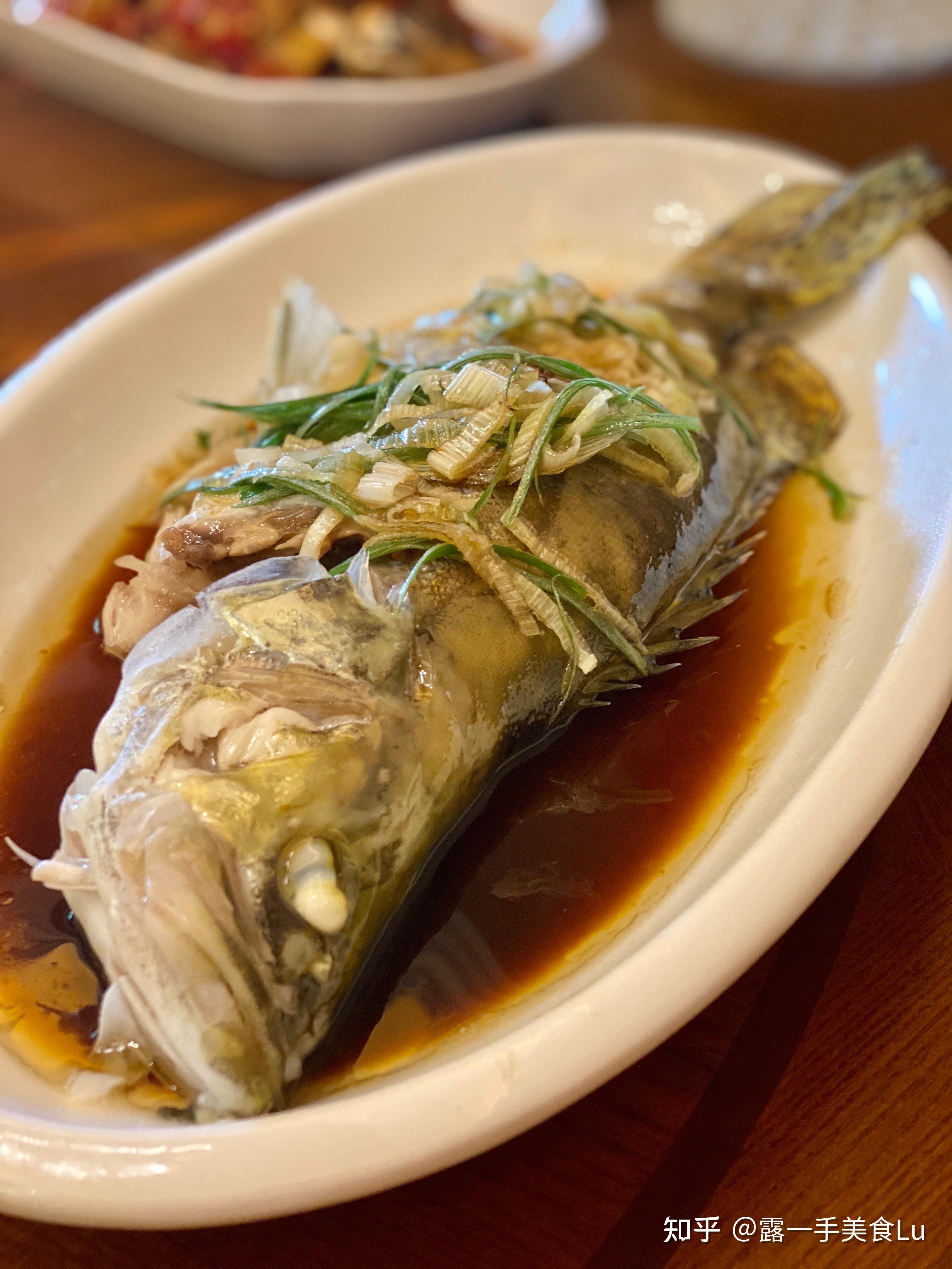 鳜鱼又名鳜花鱼,桂花鱼,体肥肉厚,侧扁少刺,肉质细嫩,是一种上等的