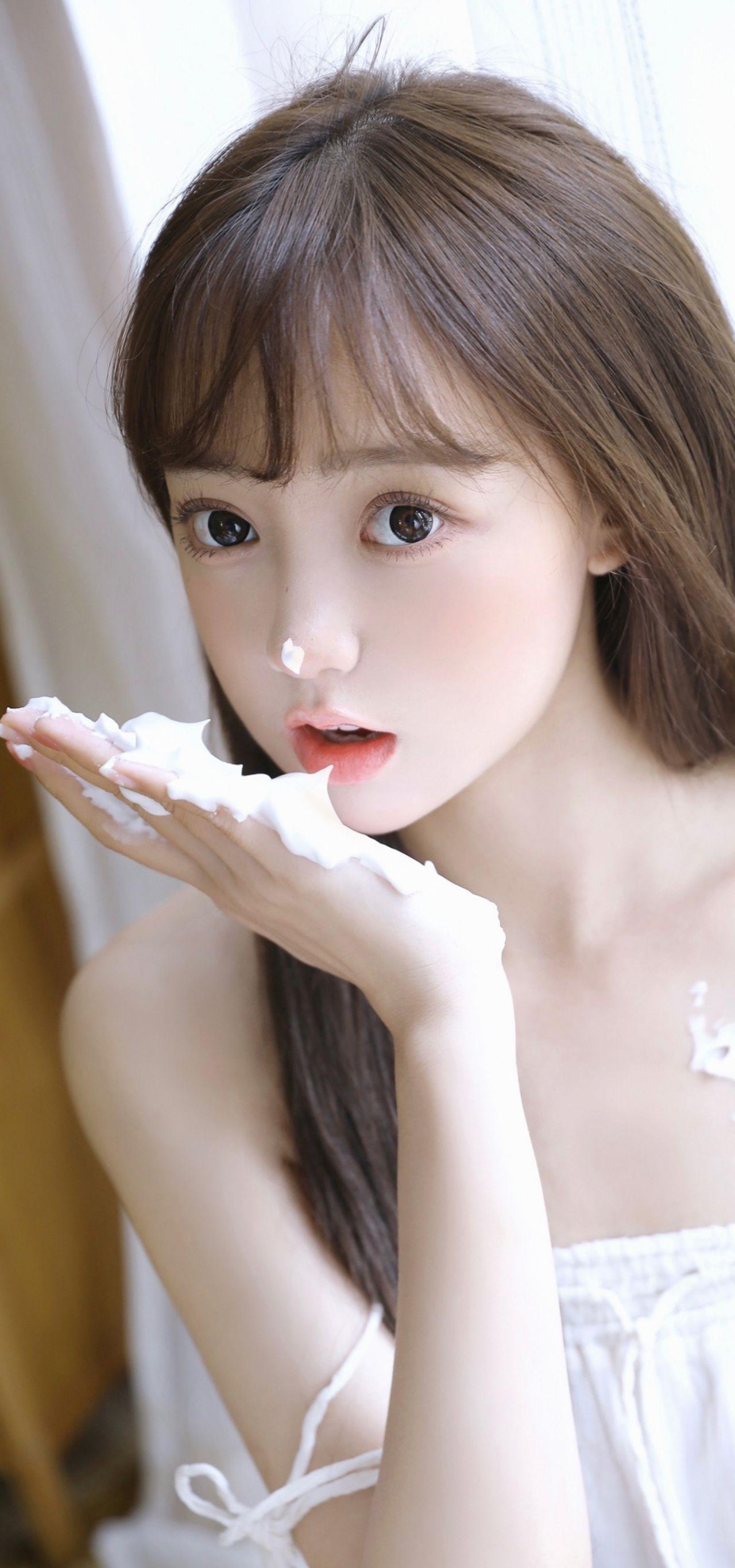 有没有哪些好看的美女全面屏壁纸? - 知乎