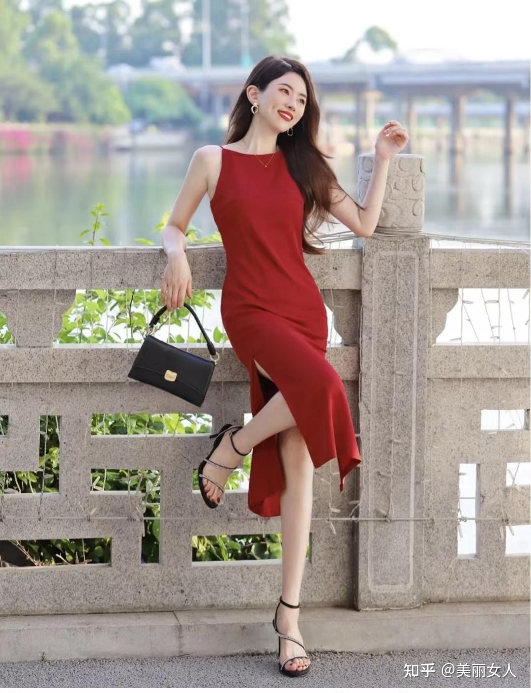 红色连衣裙搭配什么颜色的鞋子和包包好看- 知乎