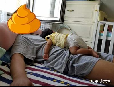 婴儿怎么抱最舒服 v2-5924d617667311b80a80fe770fb4b012_b.jpg