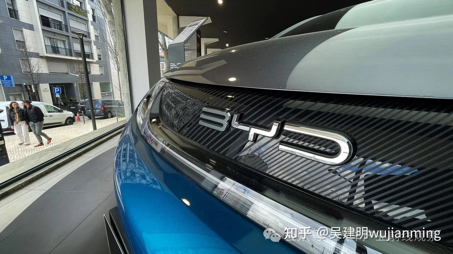 纳瓦罗斥中国车企是 “海盗”,沃尔沃高管公开正面反驳