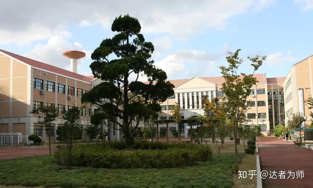 牧园大学成立于1954年5月,牧园大学是中部地区最有影响力的大学,教育