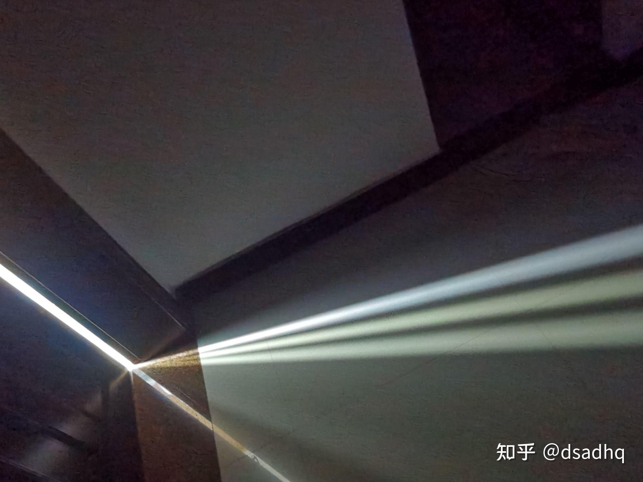 光通过门缝在地面形成类似光栅的图像请问应该怎么解释