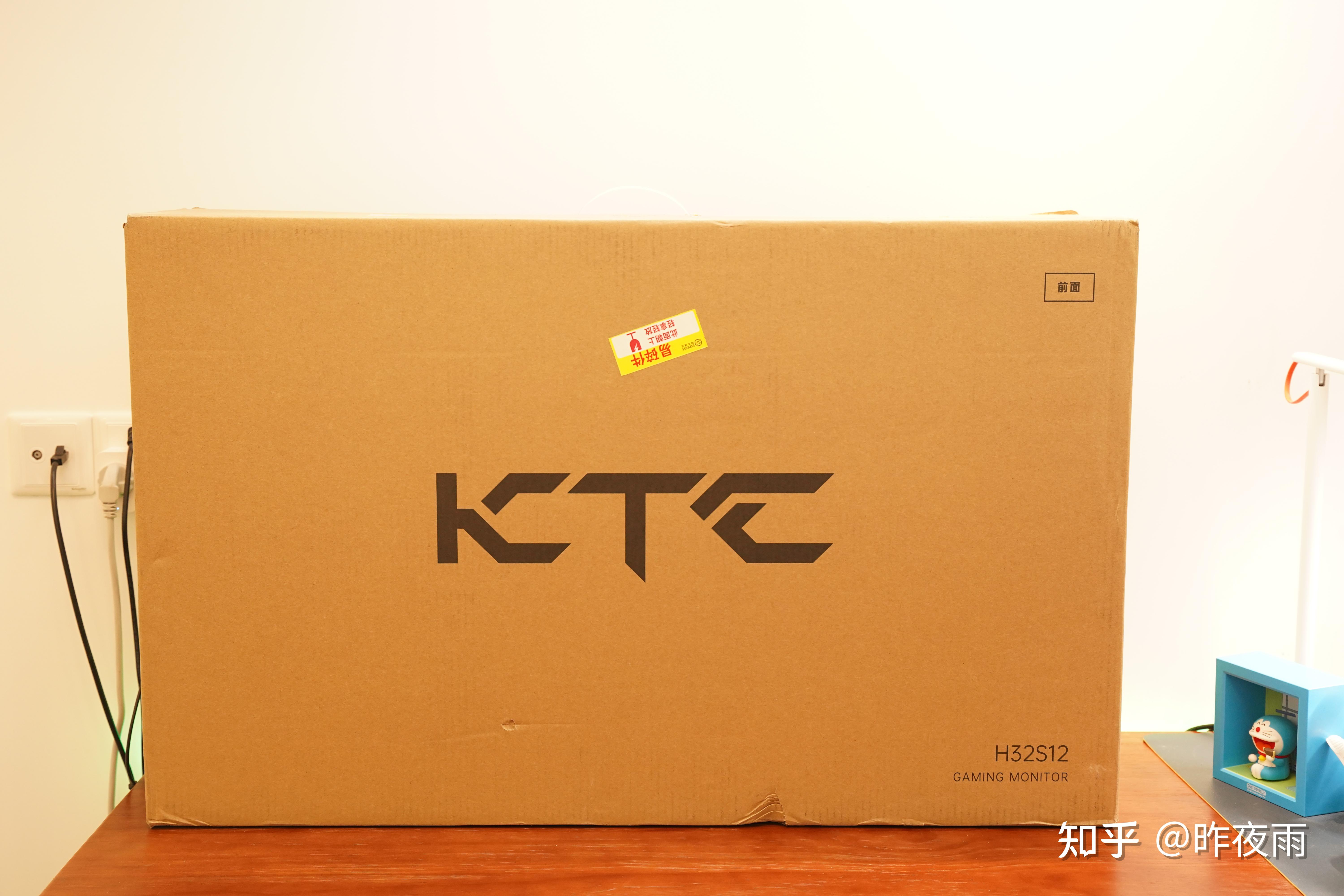 1,显示器外包装显示器的外包装比较朴素,我之前都是用27寸的显示器,而
