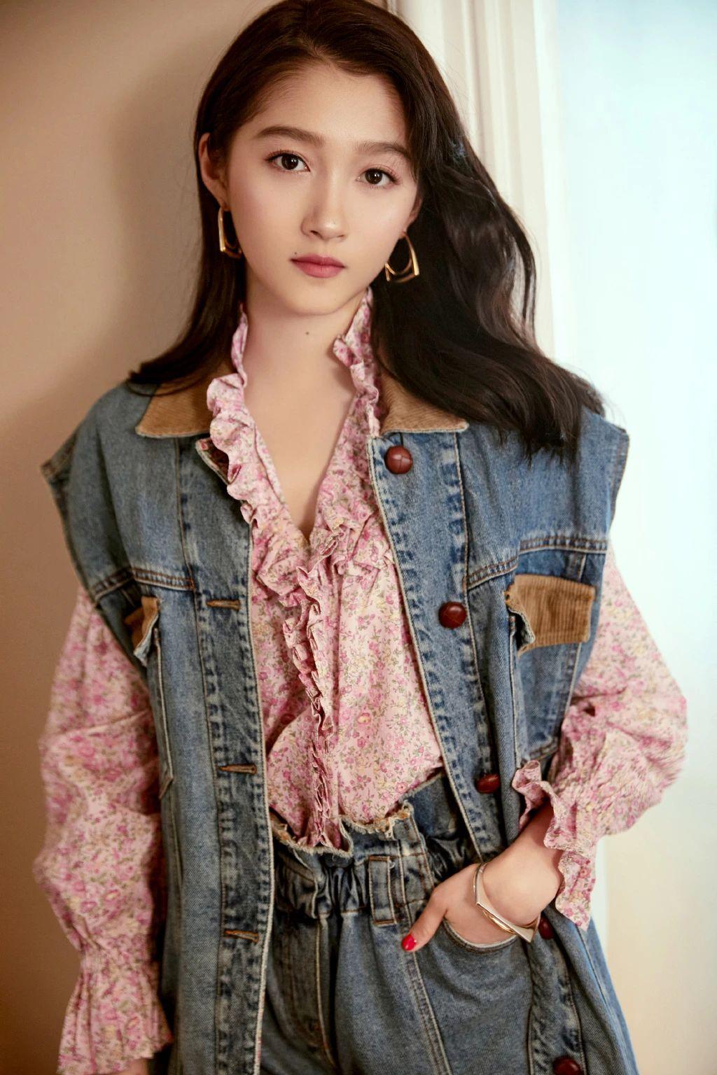 关晓彤壁纸第40期可爱吃货林晓曦盛世美颜爱丽丝