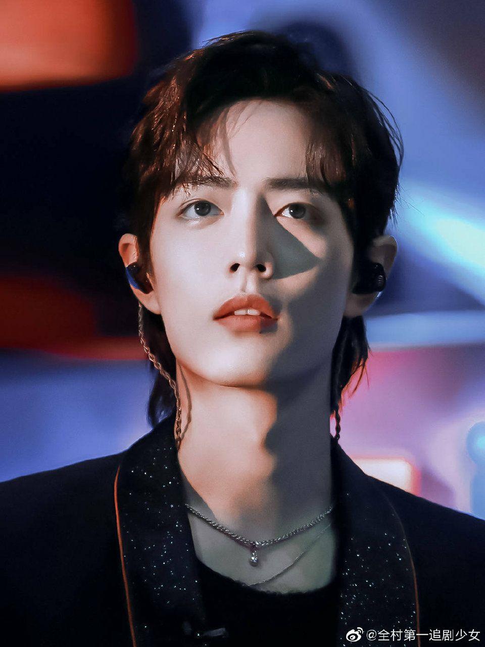 大家好你们有肖战近期的照片制作成的壁纸吗