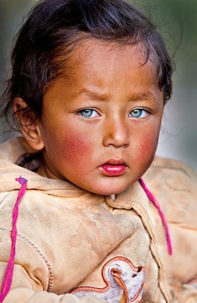 蓝眼睛亚洲人图片
