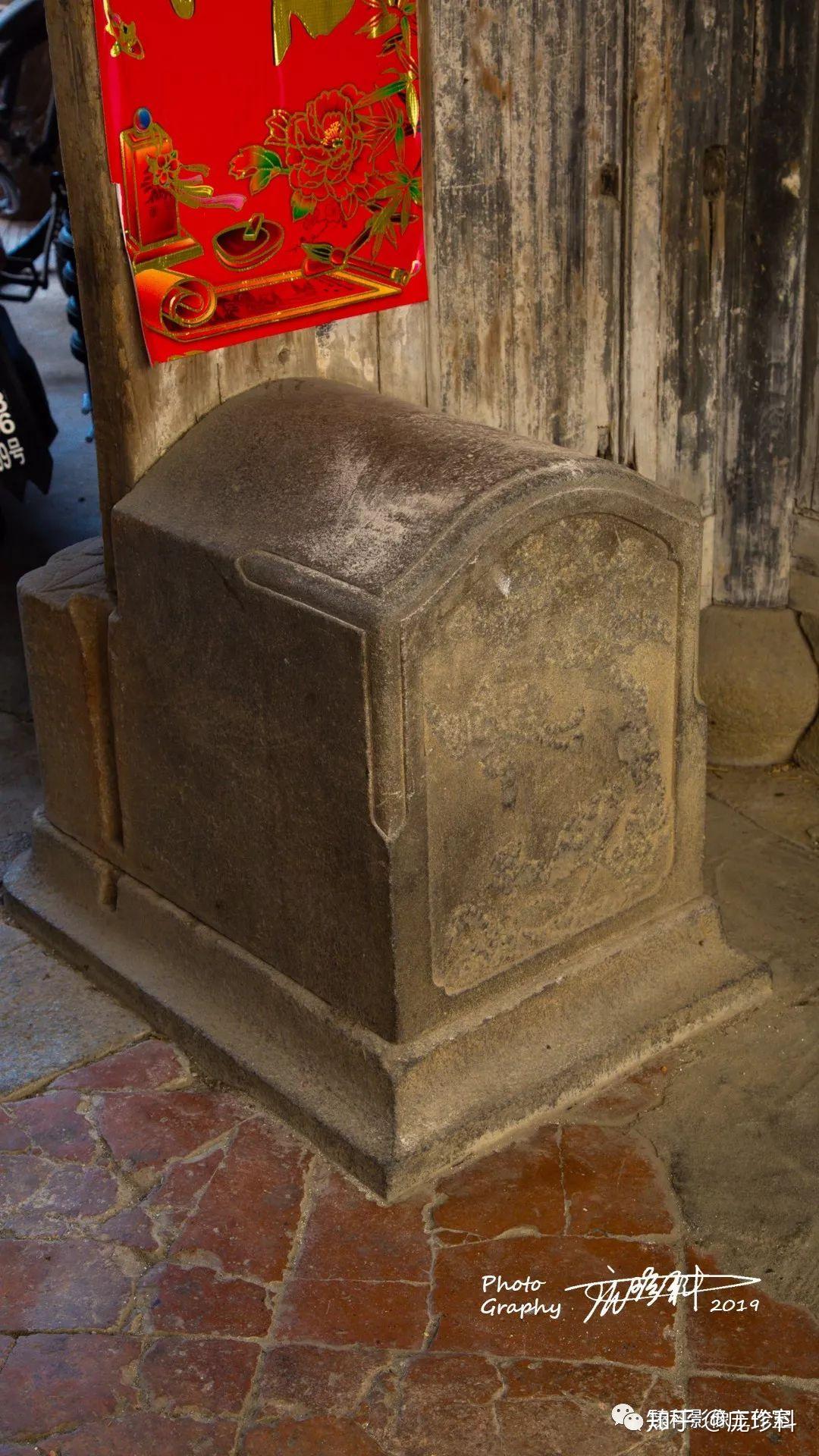 摄影:庞珍科门墩在古代也是有讲究的,在大门底部,起到支撑门框,门轴