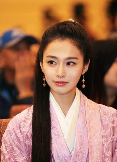 如何客观评价裴秀智的长相?