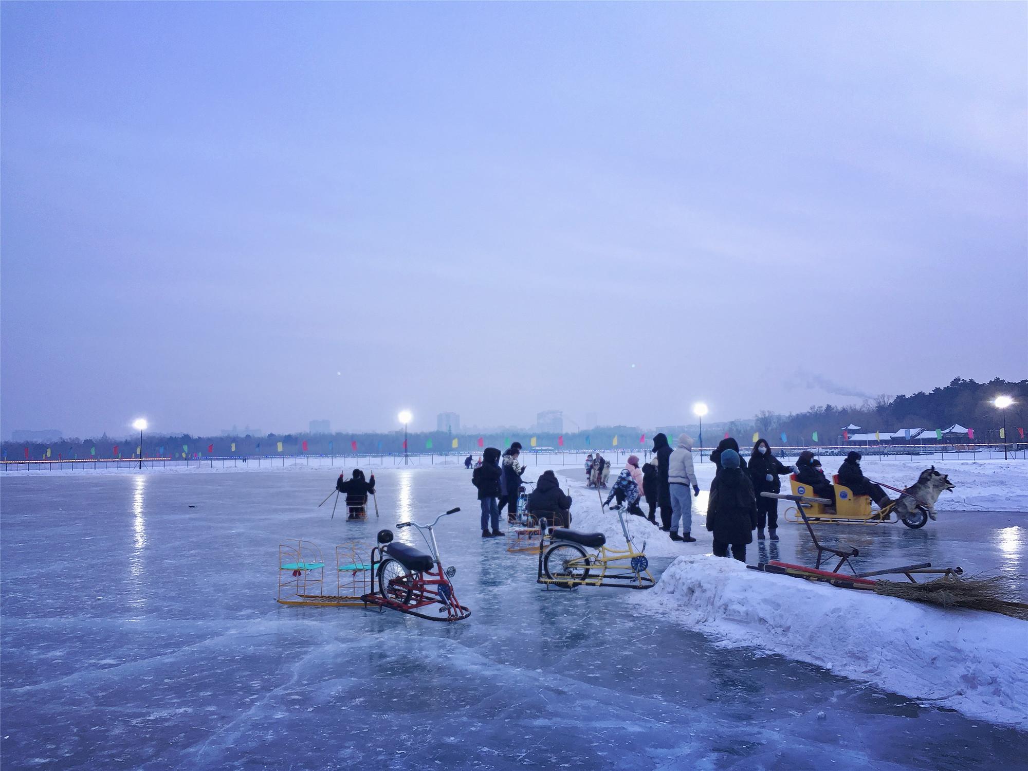 长春市南湖公园滑冰场图片