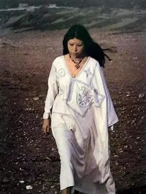 三毛：逃课在坟地了读书“读出”的作家 知乎