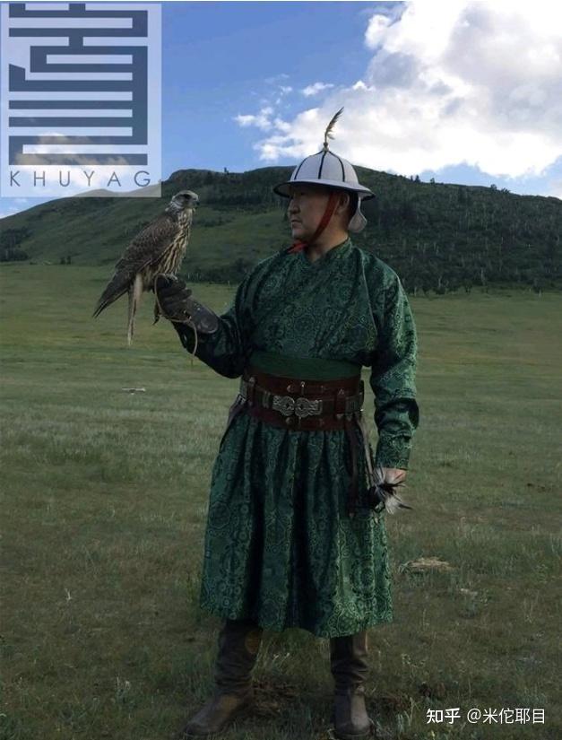 希望能有华贵艳丽的民族服饰,顾不得元朝也是个蒙古和中国"一统"的