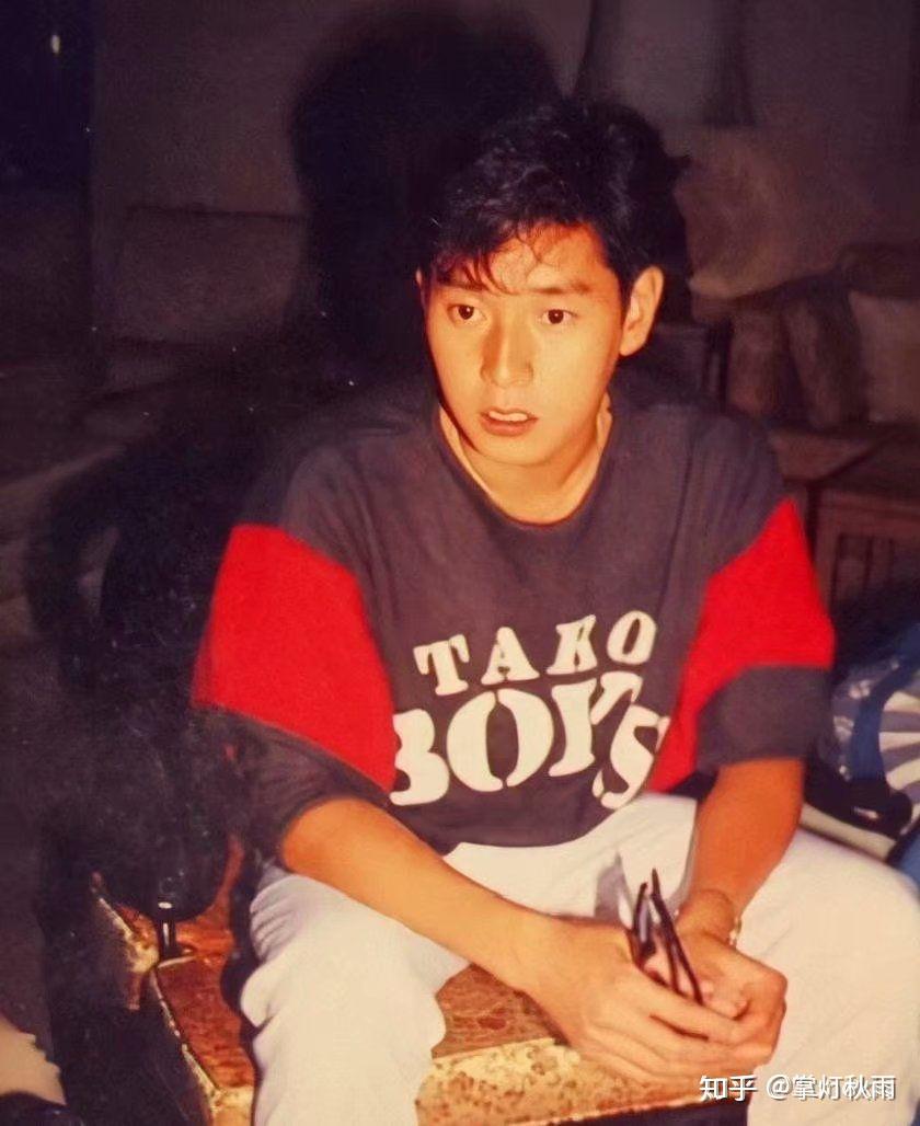 各位有好看的谭咏麟年轻时的靓照推荐吗