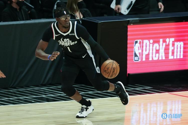 nba常规赛,快船主场79-92不敌骑士,赛后快船球员雷吉-杰克逊接受了