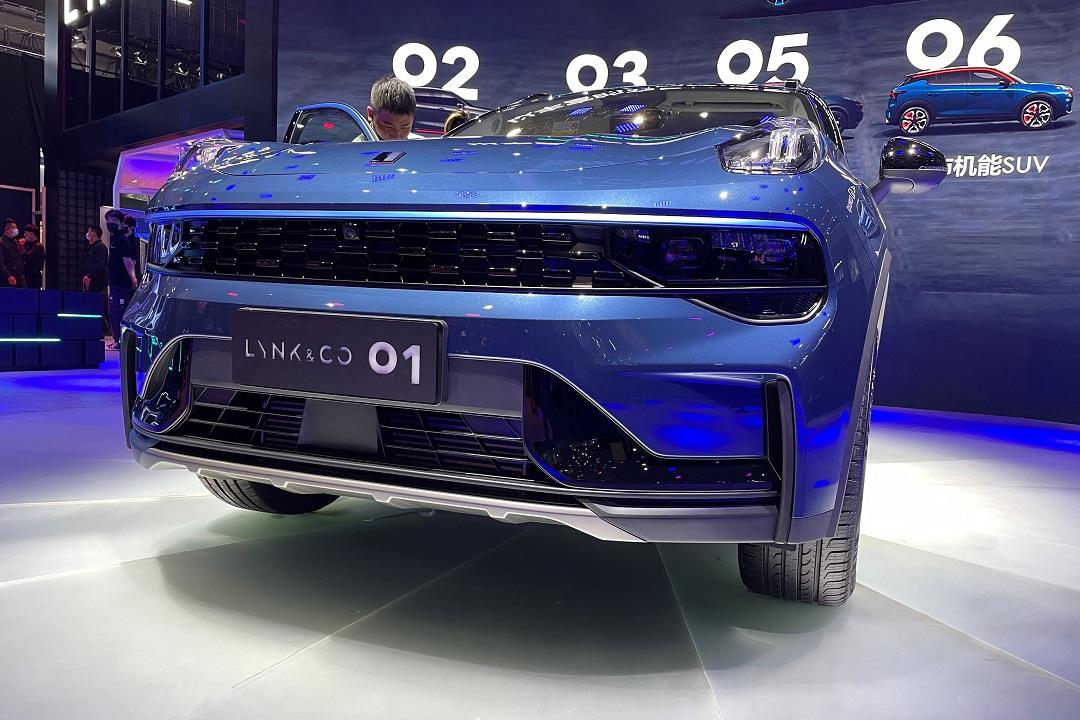 前方团队拍摄到了一组新款 领克01的实车照片,新车定位于紧凑型suv,并