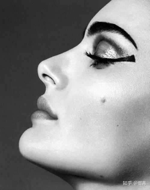 双生痣图片女 v2-5abeed736fd45e72f8e5aa6baf850b1a_r.jpg