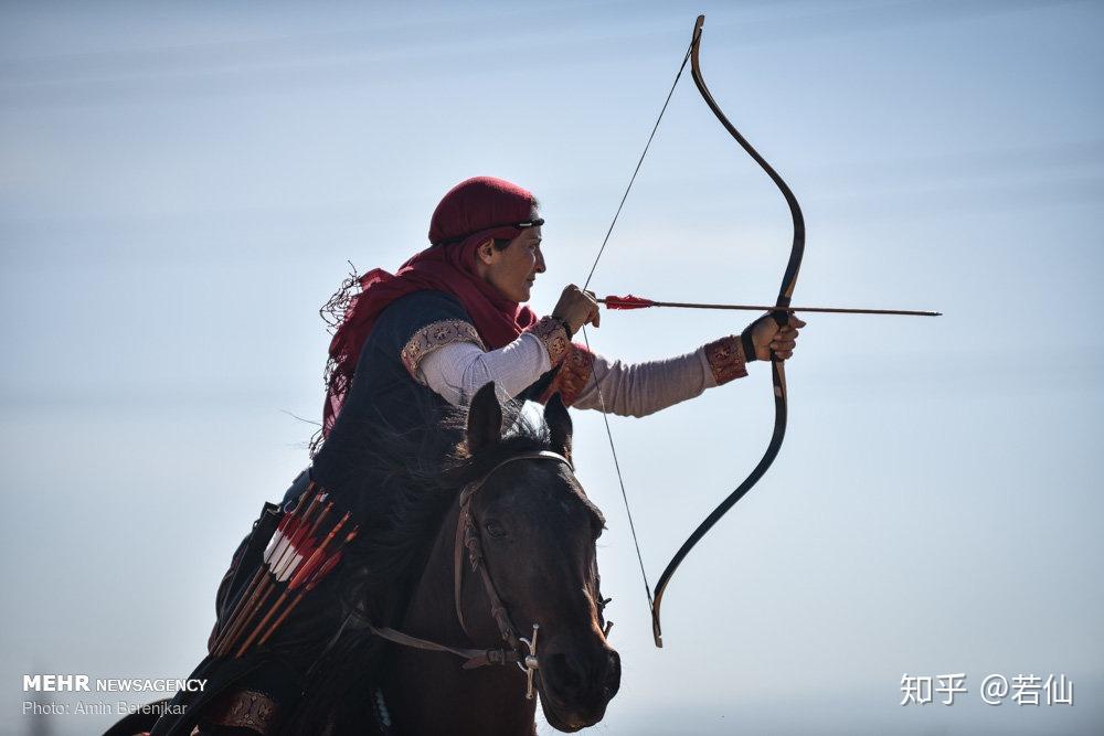 伊朗设拉子举行国际骑马射箭锦标赛