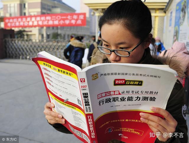 最后一点点建议,个人认为自考生不如高考上本科的学生,但是,至少我们