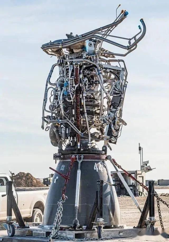 目前spacex的猎鹰火箭使用的是梅林发动机,不过它使用的是液氧煤油