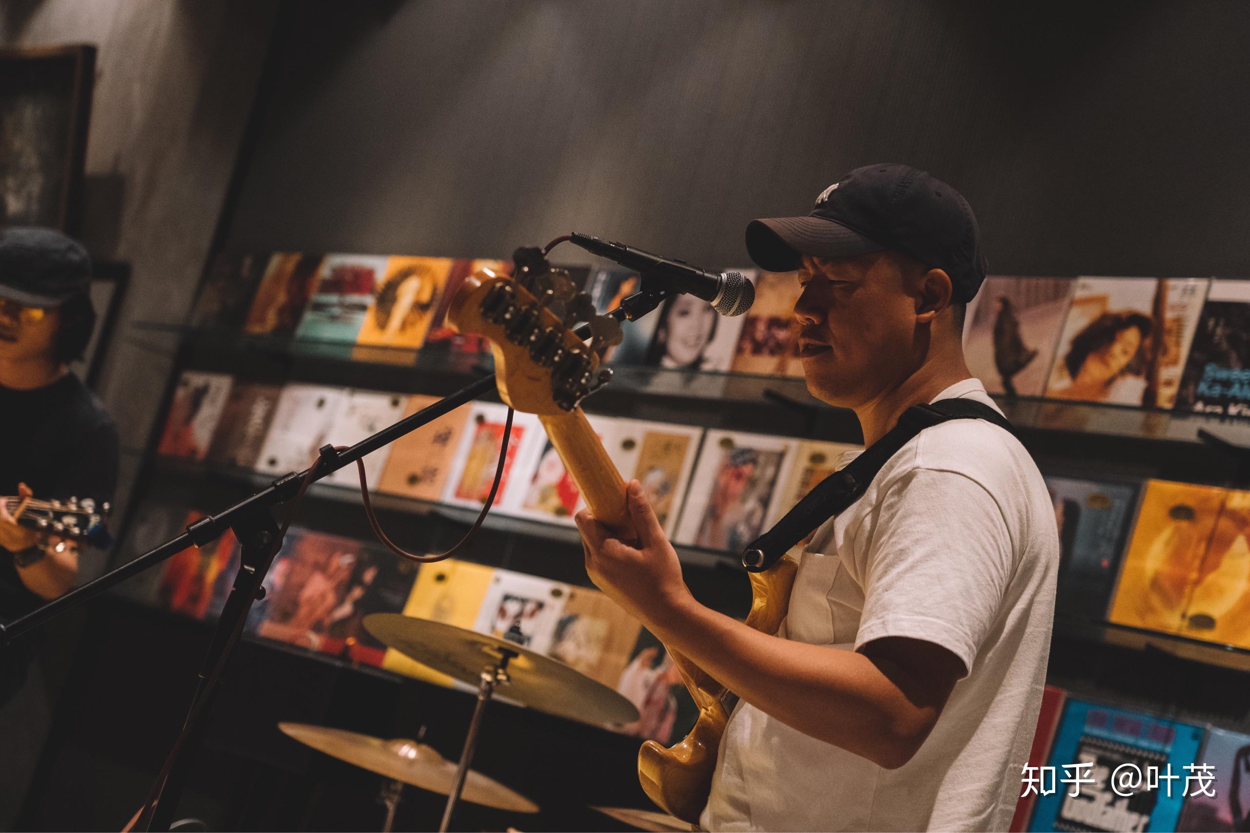 所以,学吉他的你,有没有像逃生一样的强烈欲望,老师给你指路,给你鼓励