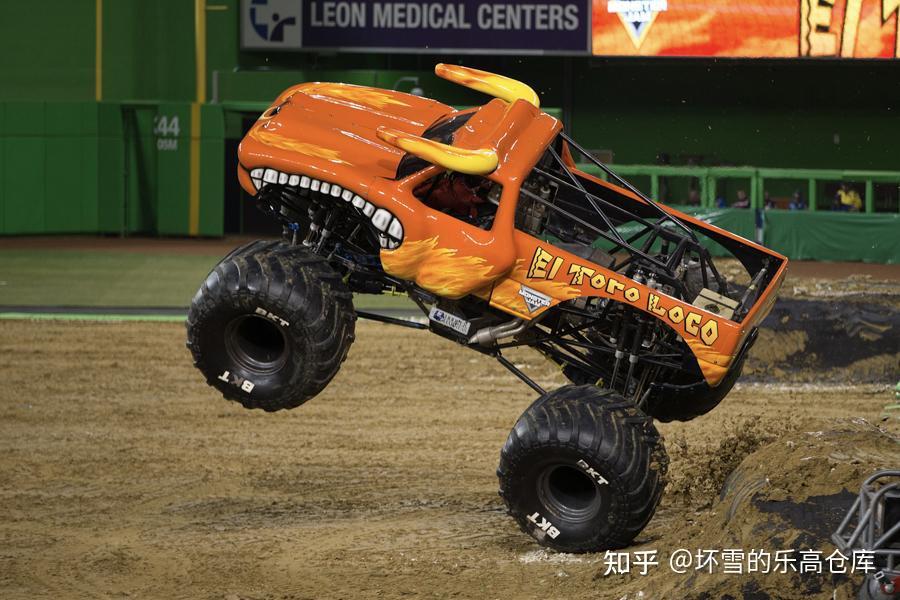 了樂高monster jam(瘋狂大腳怪)系列中的42134巨齒鯊卡車(megalodon)