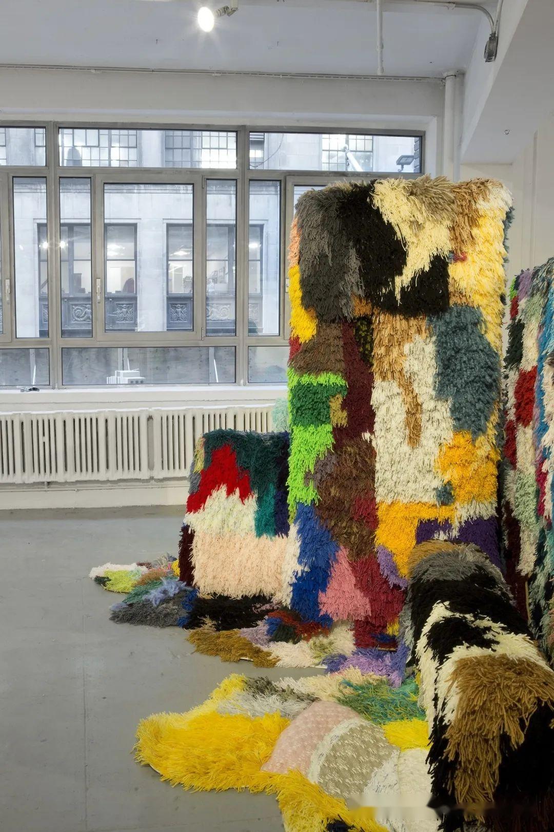 美国纺织艺术家sarahzapata多彩装置艺术对自身身份的质疑与挑战