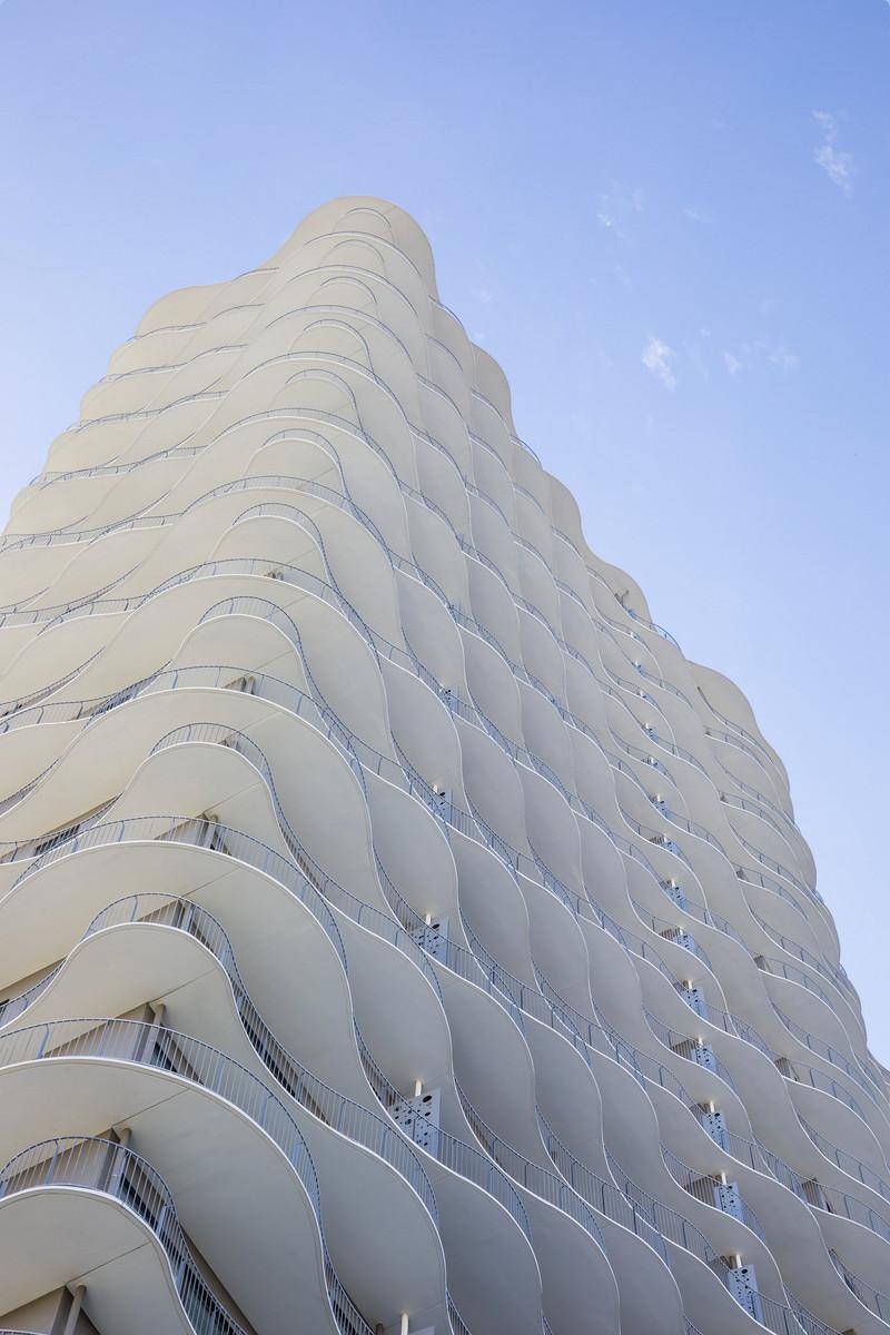 有机自然的曲线立面构成的水上雅居越南隈研吾建筑都市设计事务所