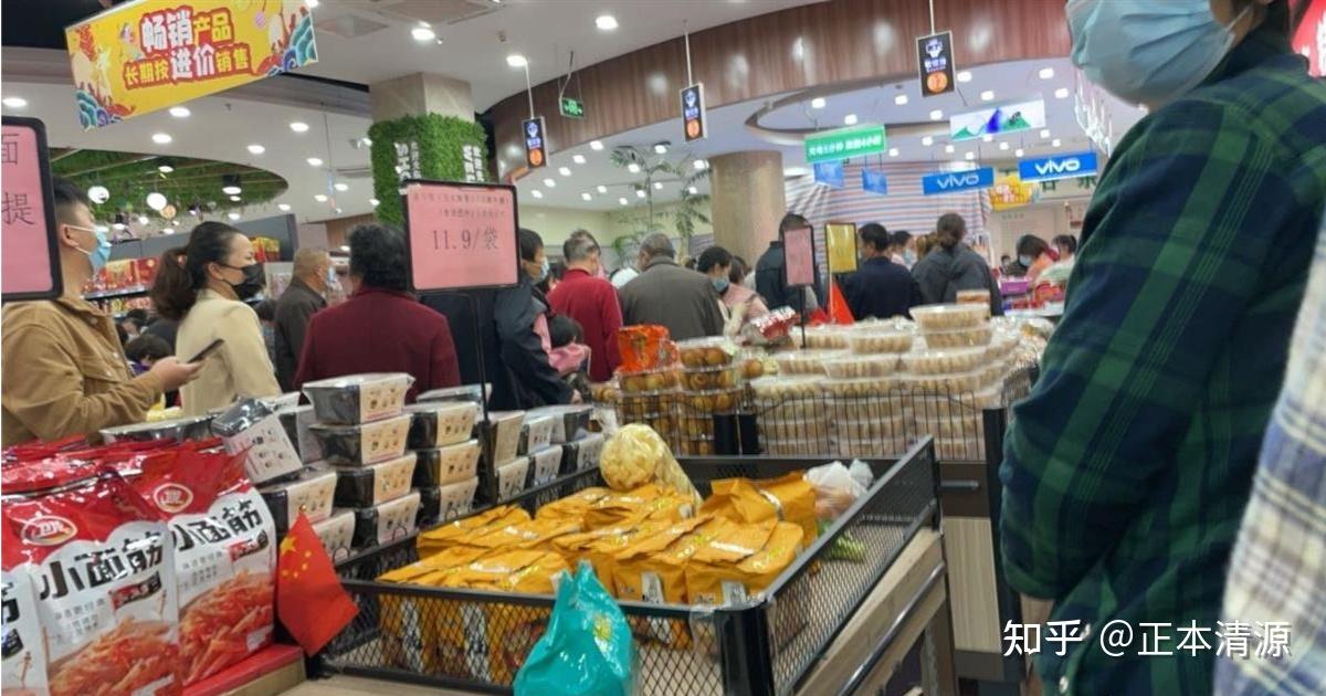 江苏常州大批市民排队抢购物资