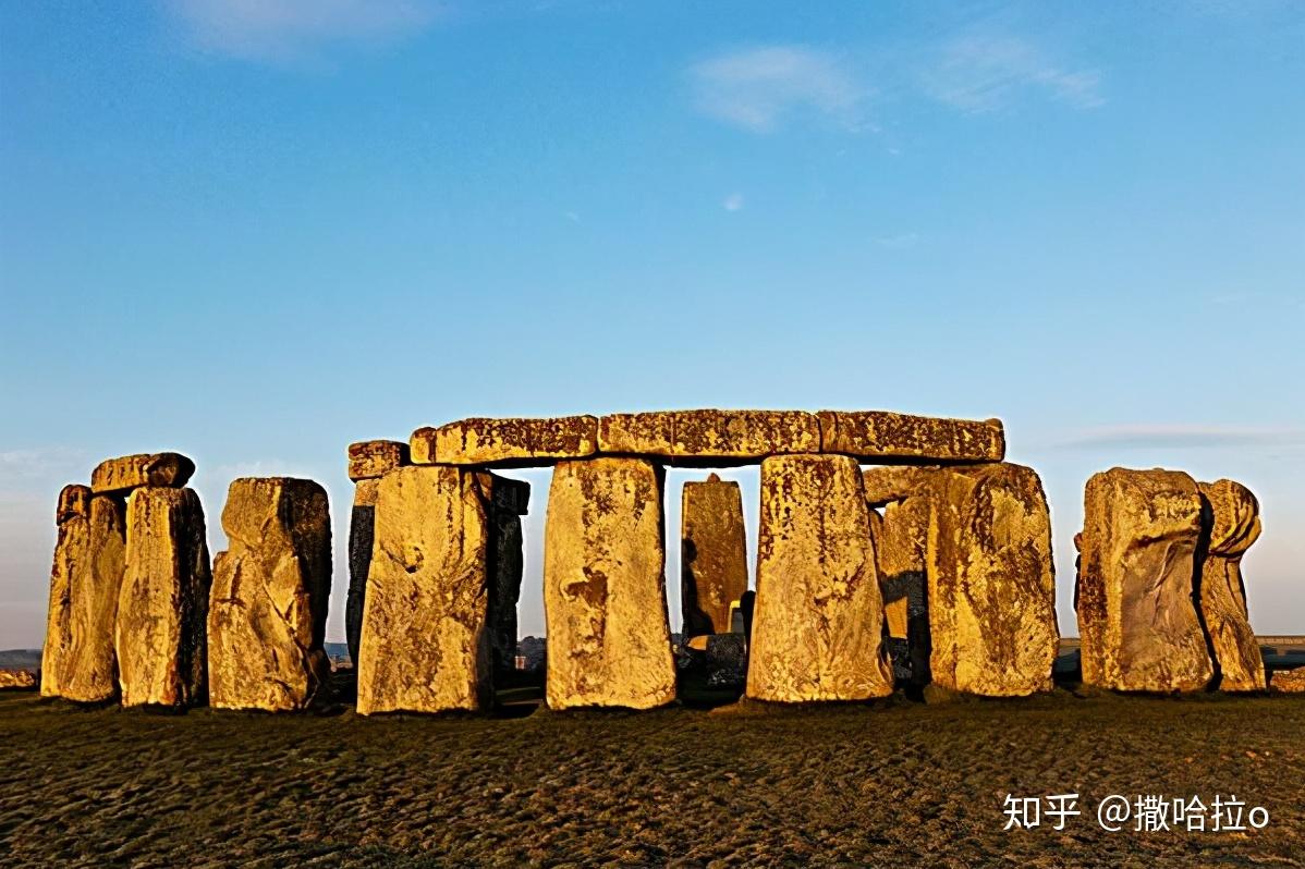 类似于苏美尔古文明中的巨人英雄,英国的巨石阵以及复活节岛的石像,也