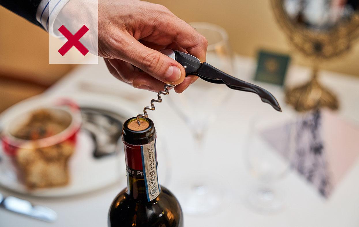 餐桌礼仪葡萄酒开瓶的5个步骤