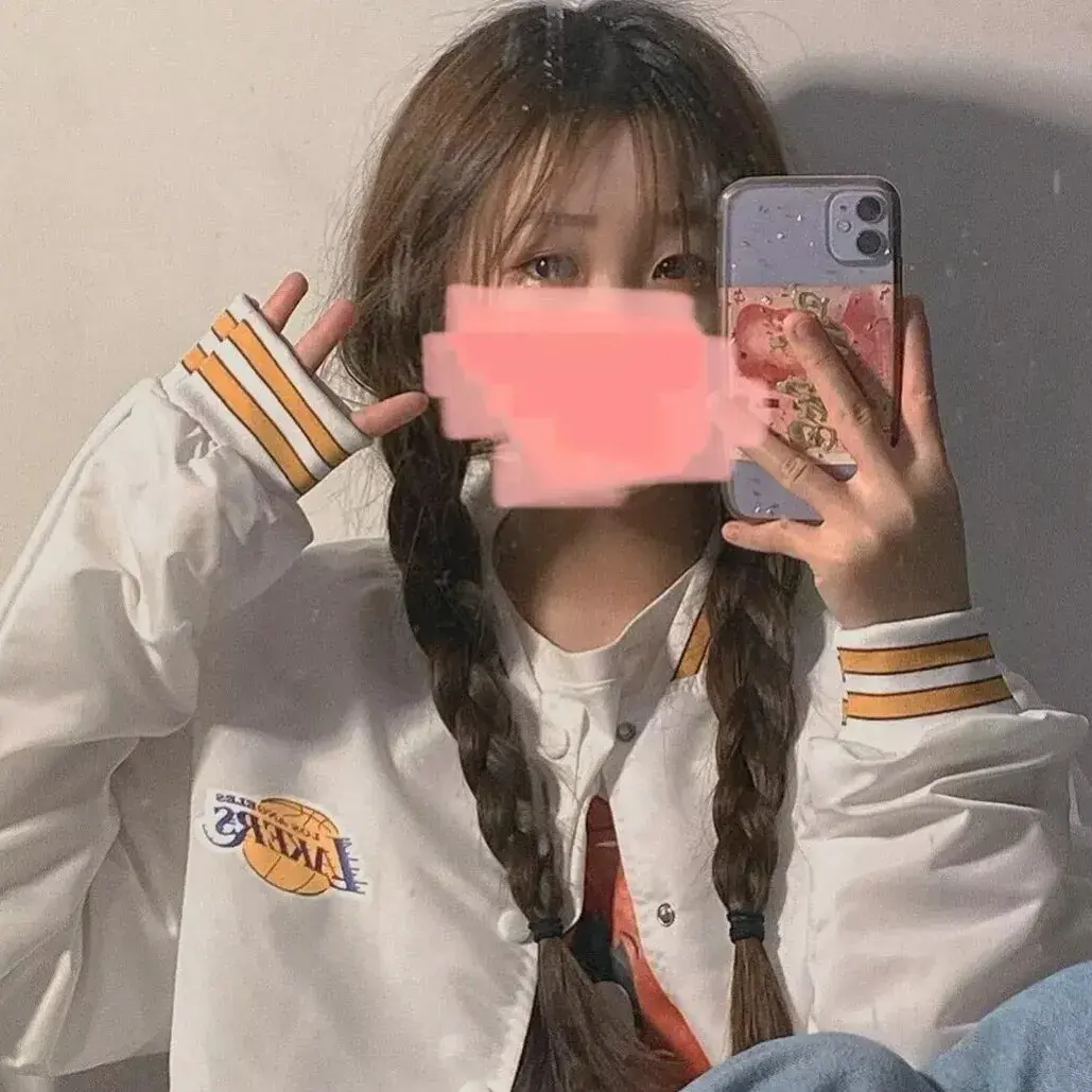 手机挡脸女生头像